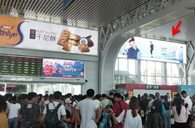 ?？跂|站候車廳燈箱廣告