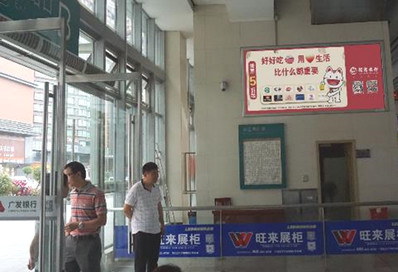 東升站A、B進出站口燈箱廣告