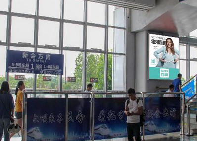 古鎮(zhèn)站A1、B1電梯通道旁包柱燈箱廣告