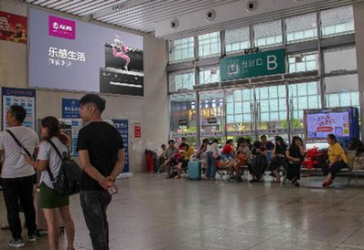 古鎮(zhèn)站售票廳近A、B進出站口燈箱廣告