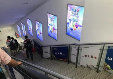 南朗站A1、B1電梯通道小燈箱廣告