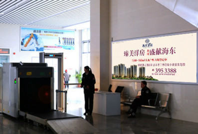 南頭站檢票口旁近A、B進出站口燈箱廣告