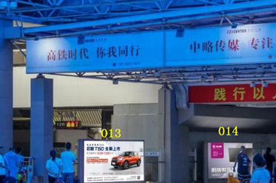 小欖站BC、AD出站口之間燈箱廣告