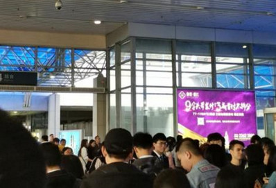 小欖站B區(qū)、A區(qū)到達口旁燈箱廣告