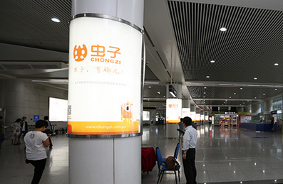 青島機場包柱燈箱廣告