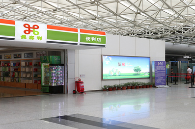 青島機(jī)場國際出發(fā)區(qū)燈箱廣告 青島機(jī)場國際出發(fā)區(qū)燈箱廣告