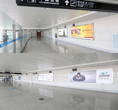 青島機(jī)場國際到達(dá)燈箱廣告 青島機(jī)場國際到達(dá)燈箱廣告