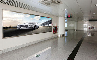 青島機(jī)場國際到達(dá)燈箱廣告