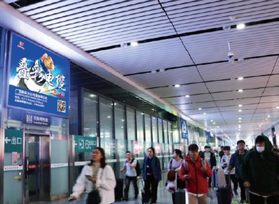 南寧東站出站層西出站通道口無障礙電梯燈箱廣告 南寧東站出站層西出站通道口無障礙電梯燈箱廣告