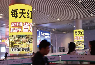 南寧東站出站層出站通道立柱燈箱廣告3 南寧東站出站層出站通道立柱燈箱廣告3