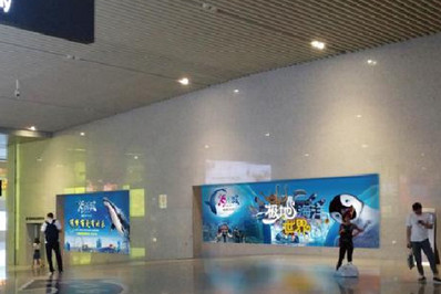 南寧東站出站層南北玻璃貼廣告 南寧東站出站層南北玻璃貼廣告