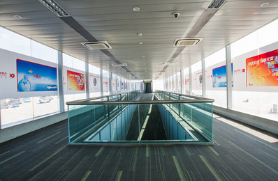 杭州機(jī)場廊橋廣告