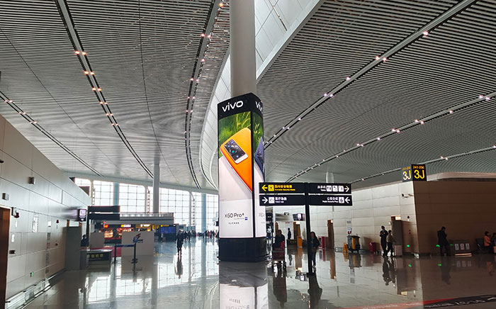 vivo重慶機(jī)場廣告3