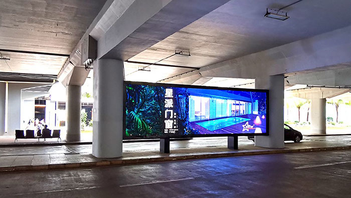 ?？跈C場到達區(qū)電子屏廣告1