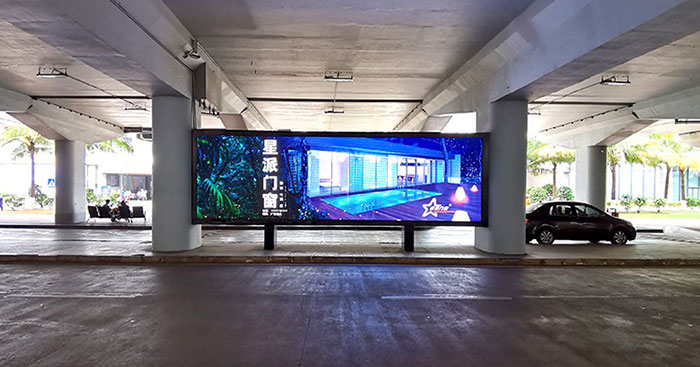 ?？跈C場到達區(qū)電子屏廣告2