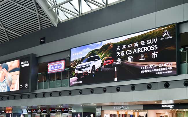 T2國內(nèi)出發(fā)安檢口上方北側(cè)LED