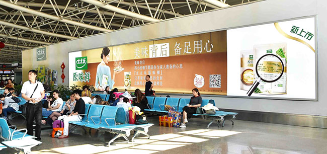 值機大廳燈箱和墻貼