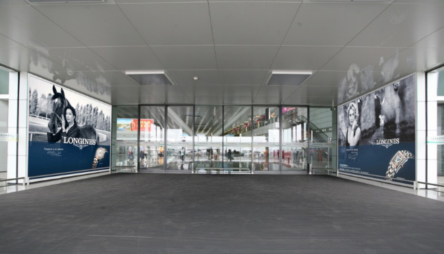 出發(fā)入口兩側(cè)燈箱 出發(fā)入口兩側(cè)燈箱