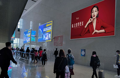 惠東站出站大廳墻體燈箱