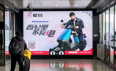 杭州東站二層進站口落地燈箱廣告 杭州東站二層進站口落地燈箱廣告