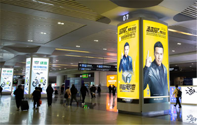 杭州高鐵站到達層主通道四面包柱燈箱 杭州高鐵站到達層主通道四面包柱燈箱