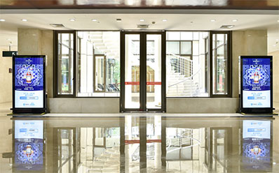 三亞機(jī)場(chǎng)T1貴賓樓豎式刷屏廣告