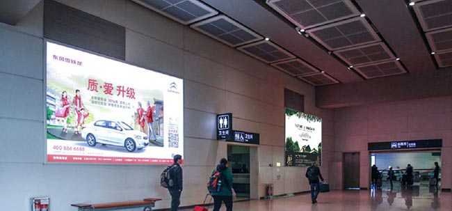 出租車(chē)通道墻面燈箱廣告