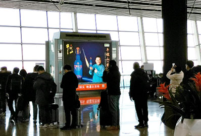 天津機(jī)場(chǎng)候機(jī)廳風(fēng)塔燈箱廣告