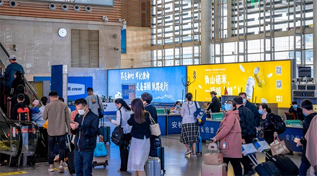 長沙高鐵站進站大廳安檢口燈箱媒體怎么樣？