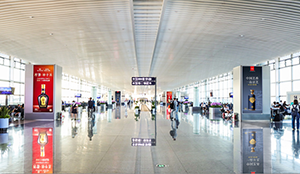 青島機(jī)場(chǎng)廣告有哪些？青島膠東機(jī)場(chǎng)廣告哪個(gè)位置好？青島機(jī)場(chǎng)廣告效果怎么樣？