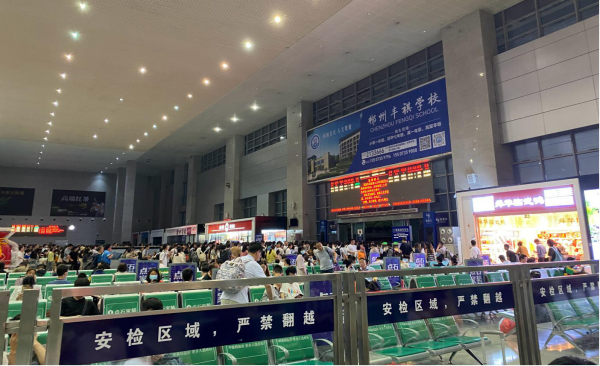 郴州西站候車(chē)大廳廣告位有哪些？郴州西站廣告價(jià)格多少錢(qián)？