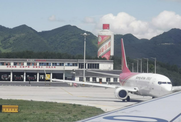 遵義機(jī)場廣告價(jià)格多少錢？貴州遵義茅臺機(jī)場到達(dá)廣告牌優(yōu)勢位置？