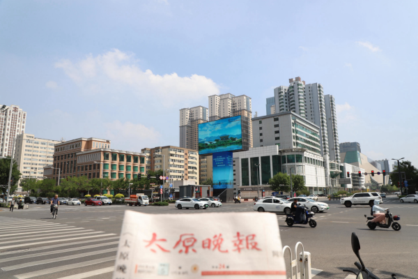 太原LED廣告價(jià)格？太原親賢街長(zhǎng)治路龍柱LED立柱廣告地標(biāo)金融案例