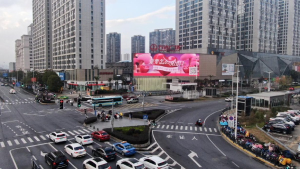 南昌地紅谷灘萬達(dá)廣場(chǎng)標(biāo)LED大屏廣告價(jià)格？南昌裸眼3D廣告優(yōu)勢(shì)報(bào)價(jià)