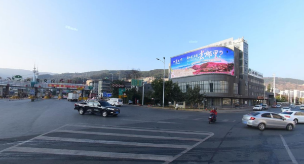 大理收費(fèi)站廣告價(jià)格？大理下關(guān)高速收費(fèi)站LED大屏大理最大LED廣告