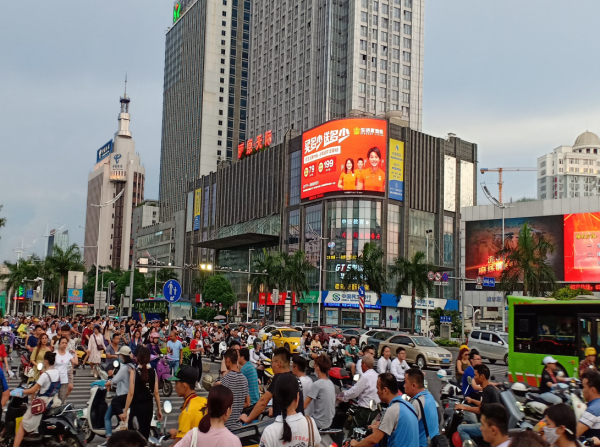 南寧LED大屏廣告價格？南寧民族大道麗原天際會展航洋城LED大屏廣告