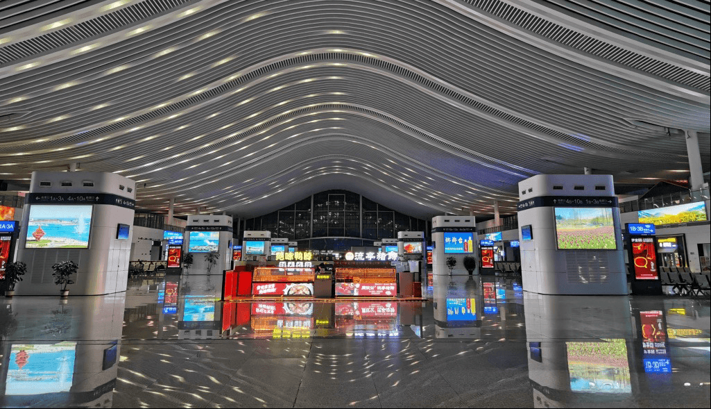 青島西站候車大廳廣告價格多少錢？青島西高鐵站廣告牌位置價格