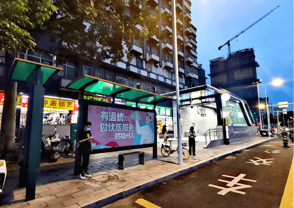 福州候車亭站臺(tái)廣告價(jià)格多少錢？福州公交車站站亭廣告位置優(yōu)勢(shì)