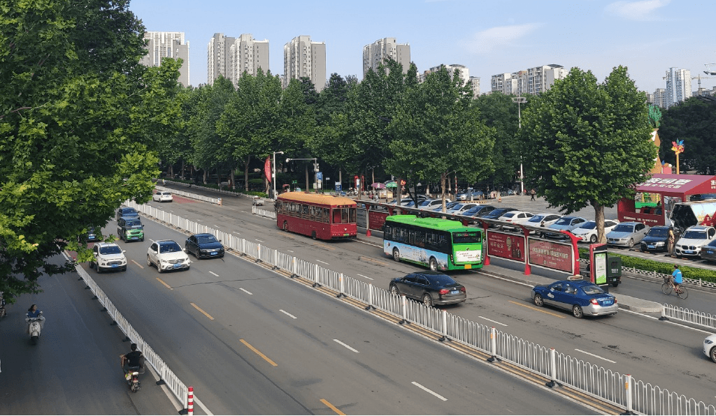 邢臺(tái)候車亭站臺(tái)廣告價(jià)格多少錢？邢臺(tái)公交車站站亭廣告位置優(yōu)勢(shì)