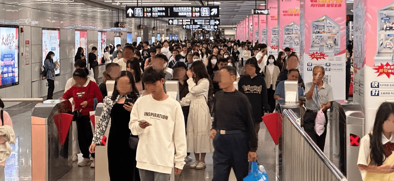 南寧地鐵廣告價(jià)格收費(fèi)多少錢？南寧地鐵朝陽廣場(chǎng)站站廳包柱廣告