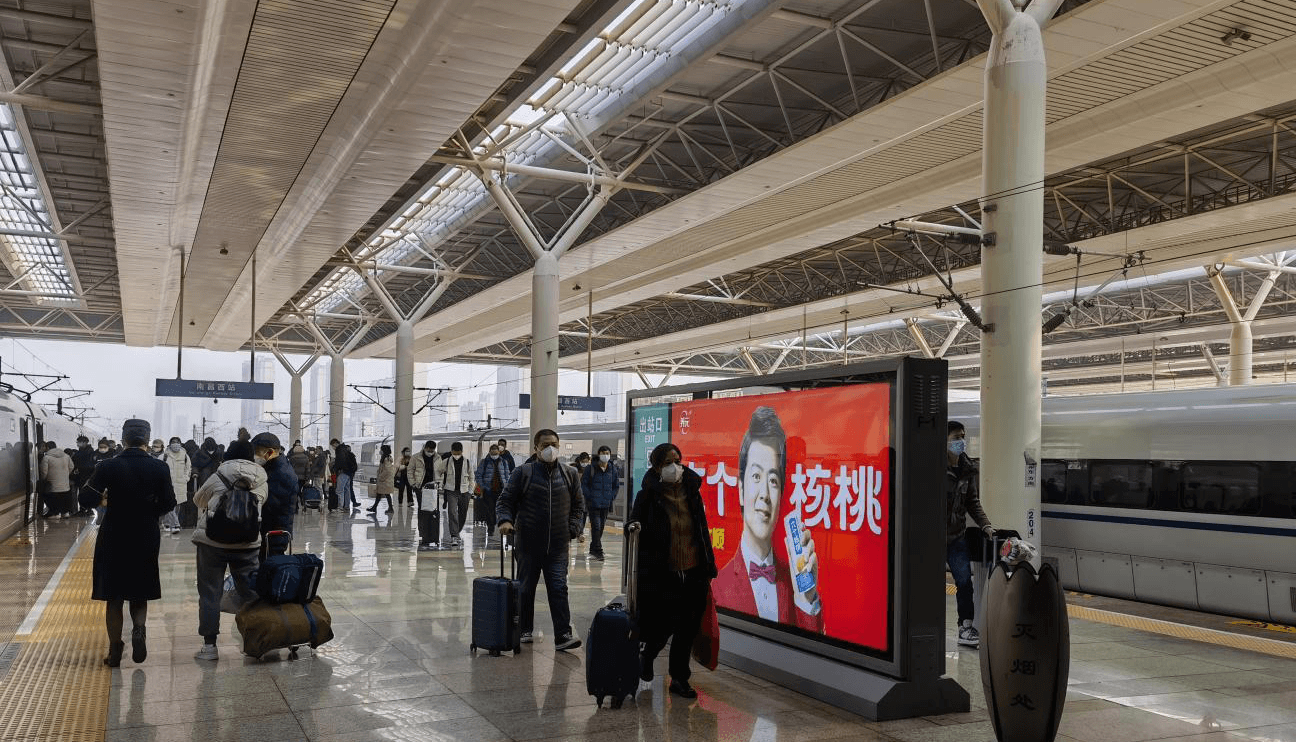 南昌西站廣告價格收費(fèi)多少錢？南昌西高鐵站春運(yùn)候車熱門廣告牌