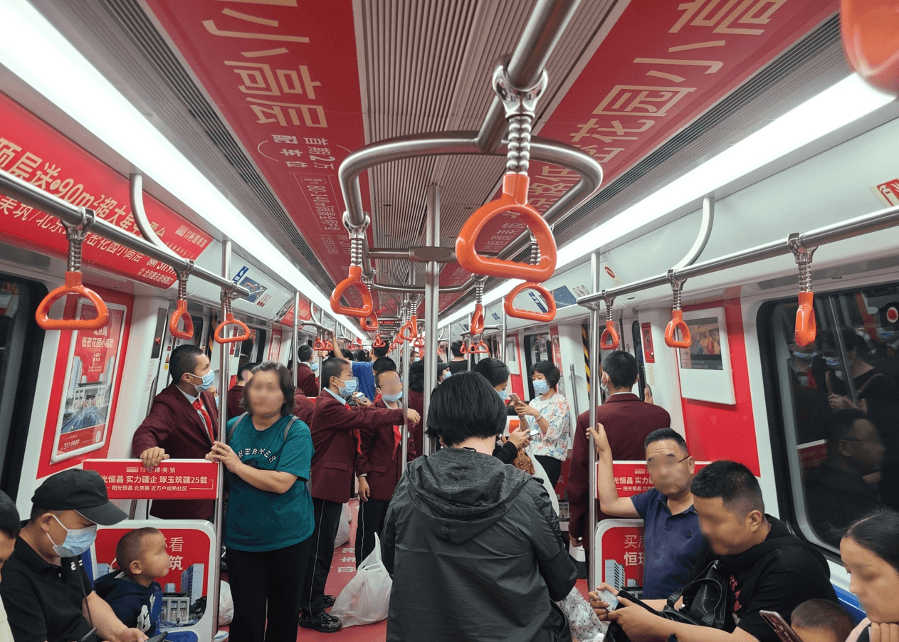 烏魯木齊地鐵列車廣告價(jià)格收費(fèi)？烏魯木齊地鐵內(nèi)包車廣告案例圖