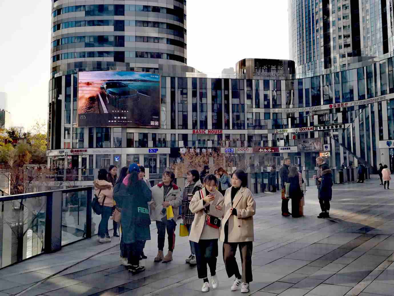 北京三里屯LED大屏廣告價格收費，北京三里屯SOHO商圈戶外大屏廣告