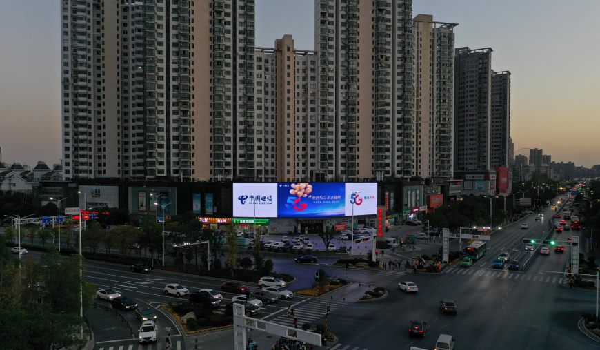 南昌洪城時代廣場LED大屏廣告價格收費，南昌紅谷灘橫屏廣告牌