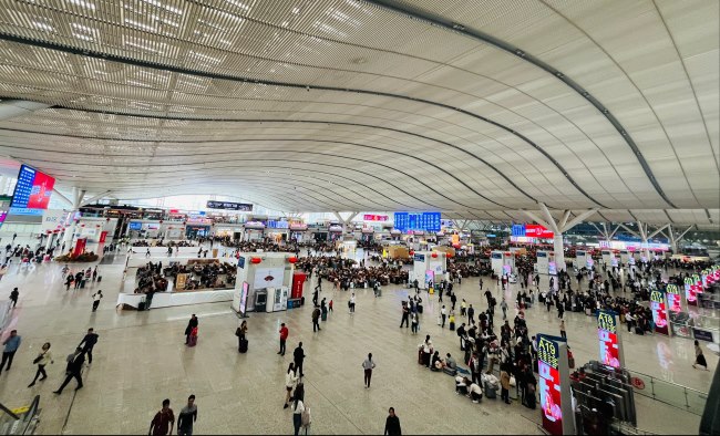 深圳北站電子屏廣告價(jià)格收費(fèi)，深圳北高鐵站高性價(jià)比LED大屏廣告