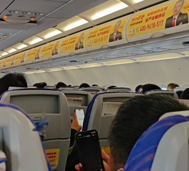 南方航空客艙三件套廣告價格，南航頭枕巾座椅桌板行李架彩貼廣告