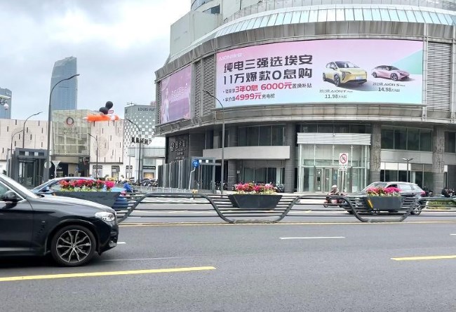 寧波天一廣場東門口戶外大牌廣告價格，寧波三江口外灘樓體廣告牌