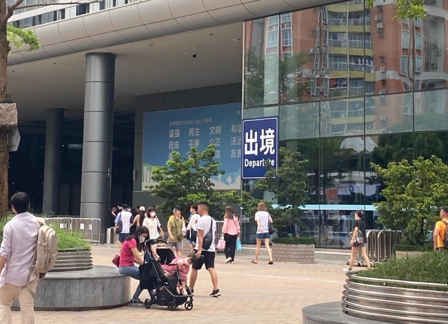 福田口岸廣場出入口戶外廣告牌位置優(yōu)勢，深圳福田口岸廣告價格收費