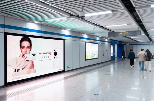 合肥地鐵LED大屏廣告價格收費，合肥地鐵站廳通道閘機口墻面大屏