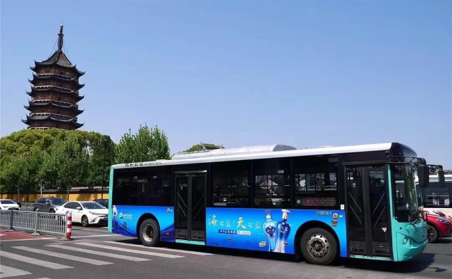 蘇州公交車巴士車身貼廣告價格收費(fèi)，蘇州公交車外車身廣告線路優(yōu)勢